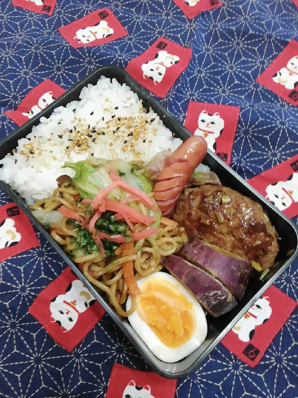 2019/4/9
味噌味ハンバーグと
　焼きそば弁当😚😙|たえさん