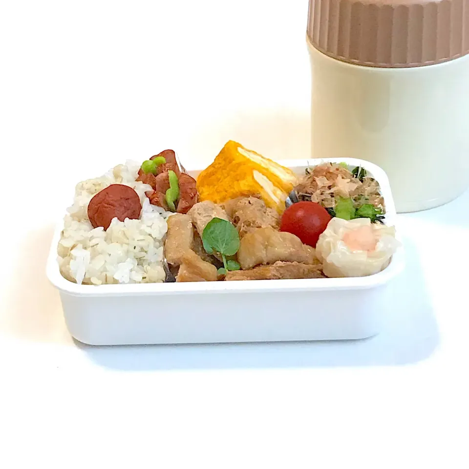 Snapdishの料理写真:旦那さんのお弁当(^^)
 #お弁当  #麦ご飯 #豚肉の味噌漬け焼き#小松菜のおひたし#冷凍シューマイ|kakoさん