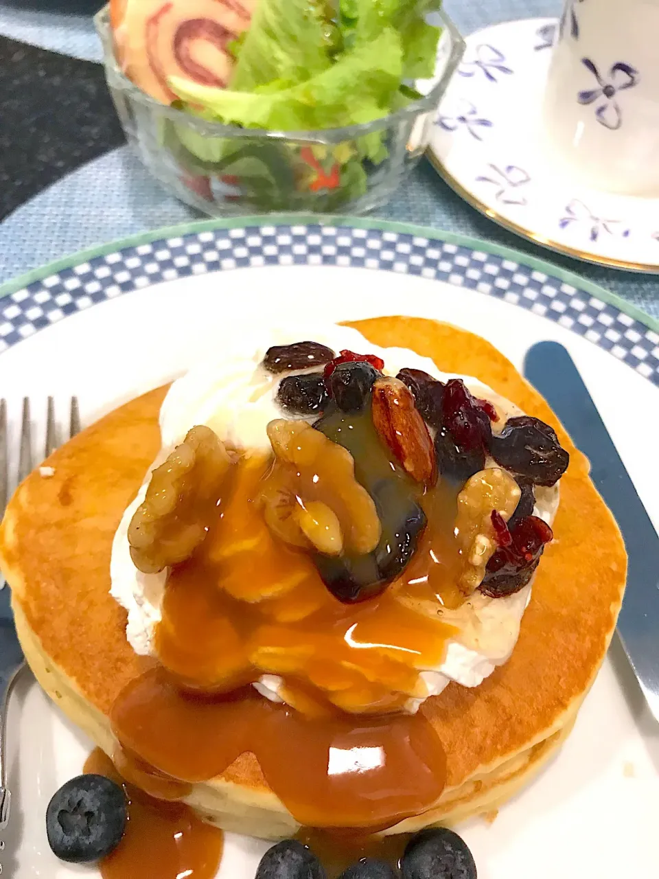 パンケーキ
ハーシー キャラメルシロップたっぷりかけてというより、雪崩れてしまった💙|シュトママさん