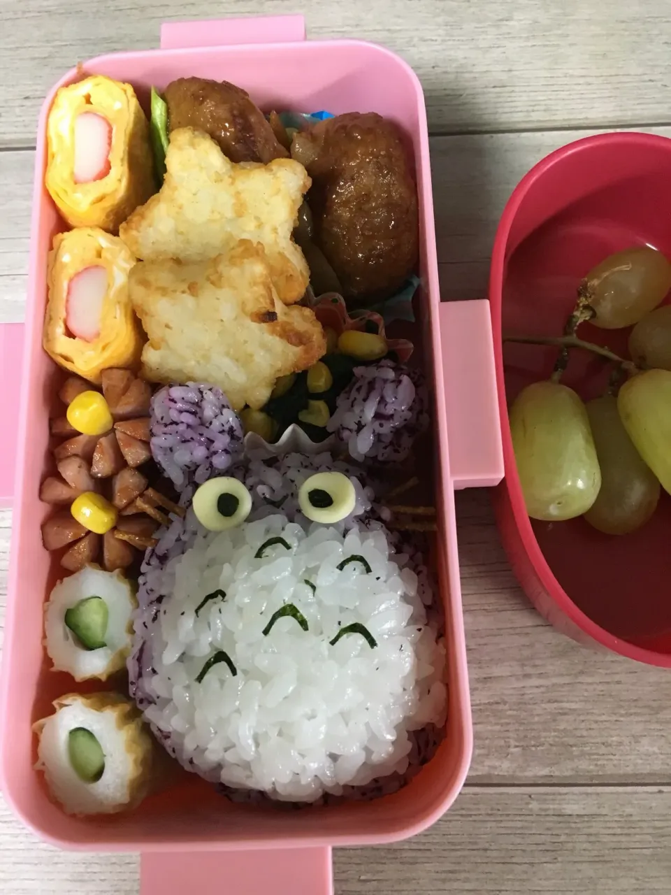 トトロ弁当
 #キャラ弁  #新学期スタート  #新学期  #学童弁当  #娘弁当 #トトロ #トトロおにぎり  #トトロ弁当|こむぎさん