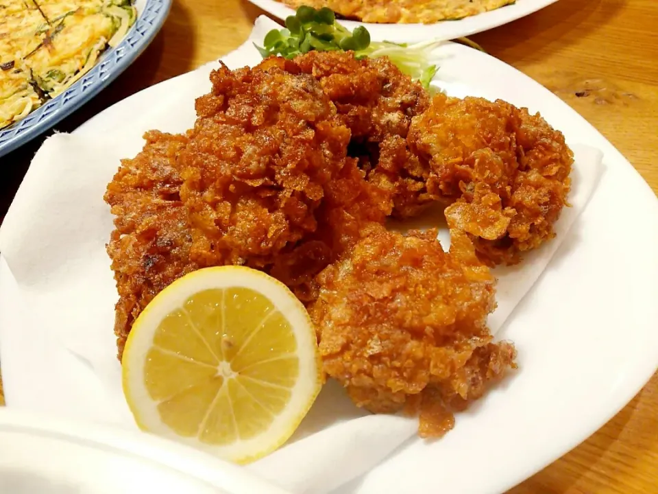 sakurakoさんのレシピ🌟
バリバリ雷チキン！～鳥むね肉のカレー味コーンフレーク揚げ～|Naomi Furuyaさん