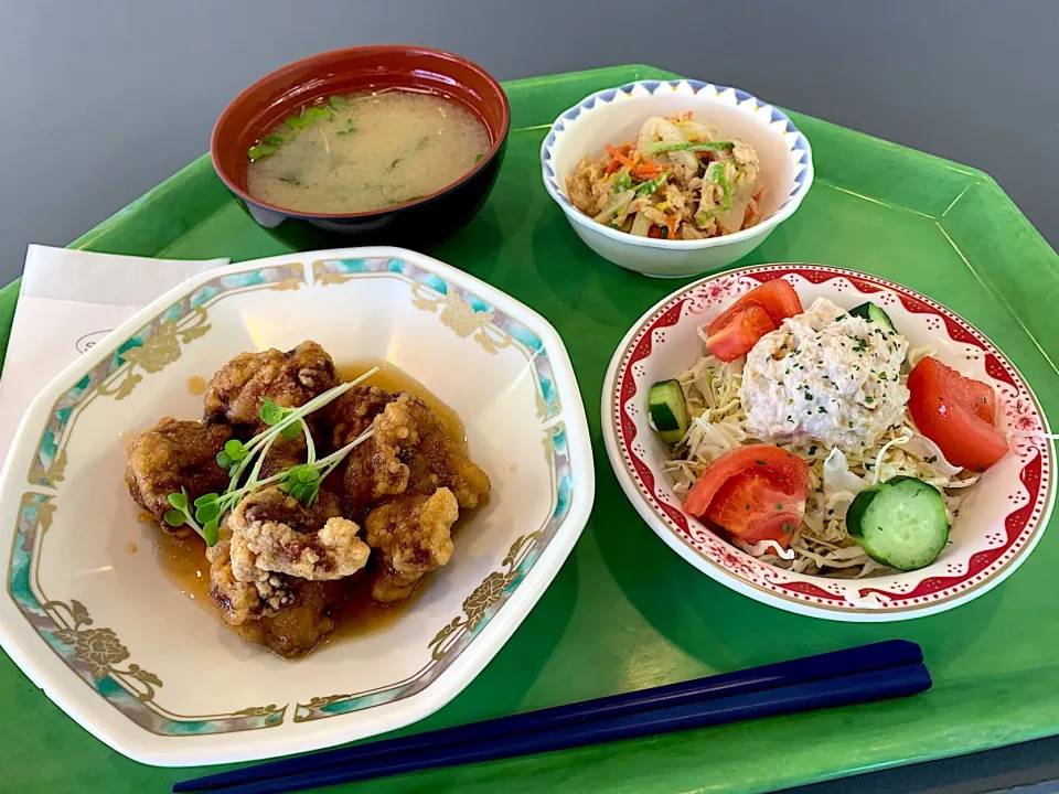 若鶏の唐揚みぞれ煮、蒸し鶏と白菜のごま和え、ツナとトマトのサラダ、味噌汁|Tadahiko Watanabeさん