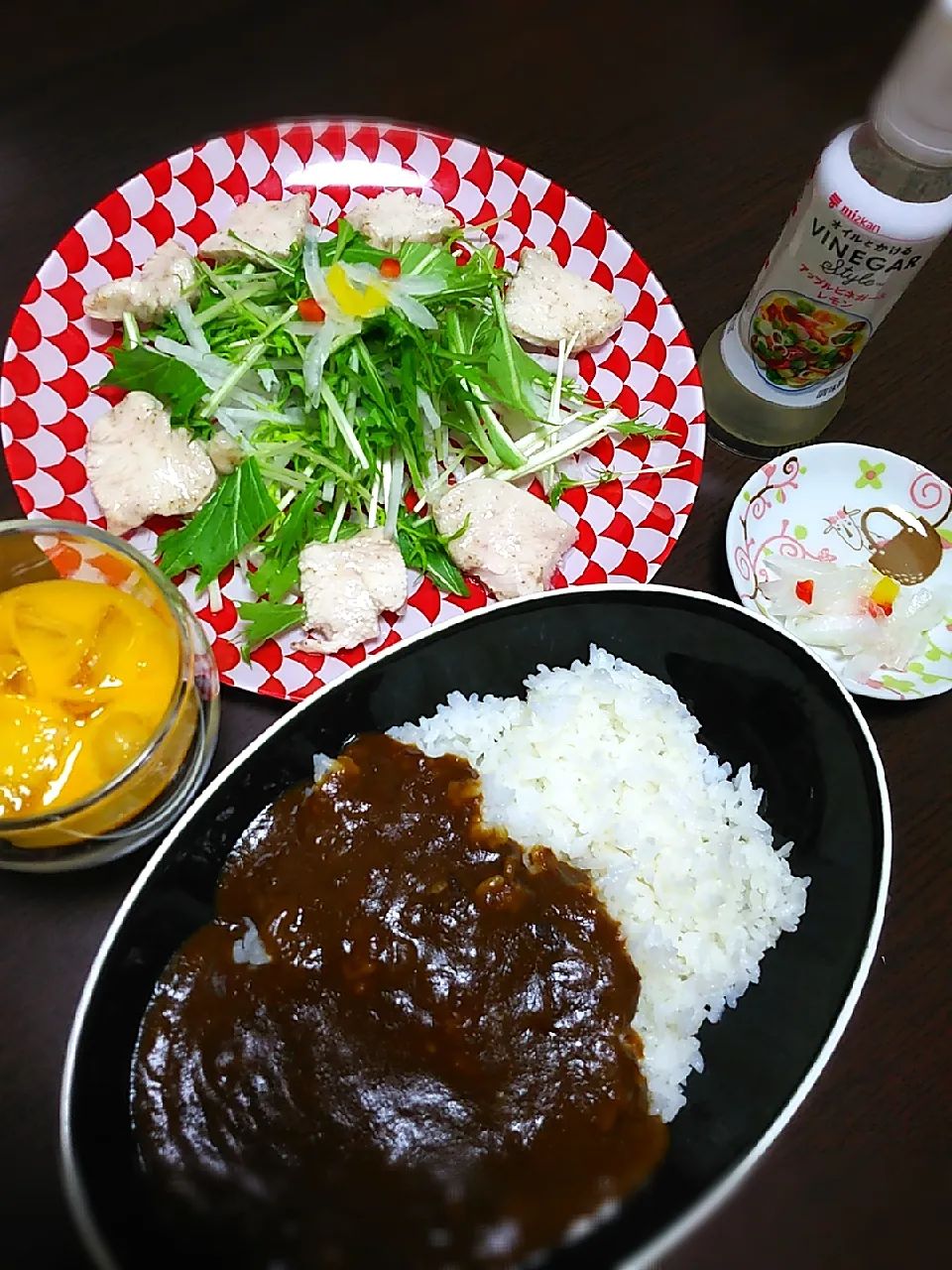 Snapdishの料理写真:この間もカレー⁉️だったかも❤️
サラダにオイルとかけるビネガー使ってみた✨|ぴっぴさん