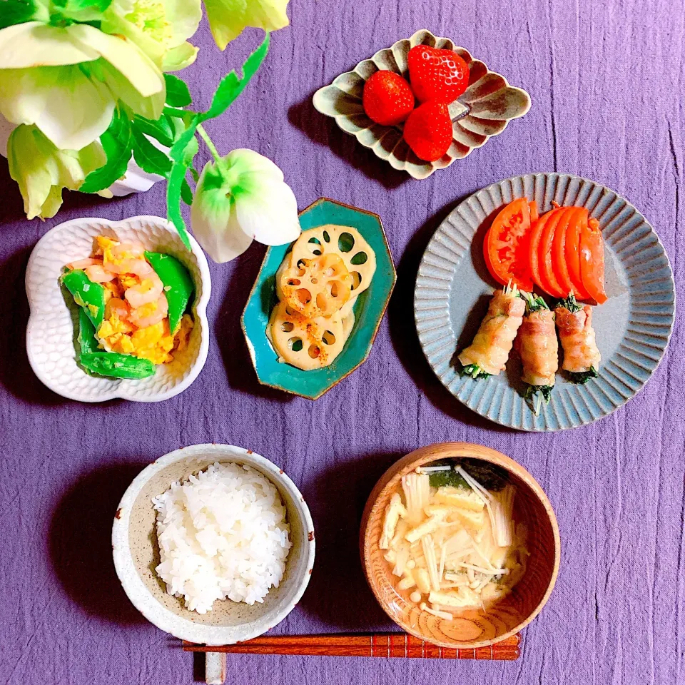 Snapdishの料理写真:❀水菜の甘辛肉巻き
❀えびと卵とスナップえんどうのシンプル炒め
❀れんこんの黒酢きんぴら
❀えのきとわかめと薄揚げの味噌汁|はらしおりさん