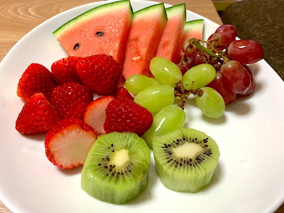 Mixed fruits|yeni kartikasariさん