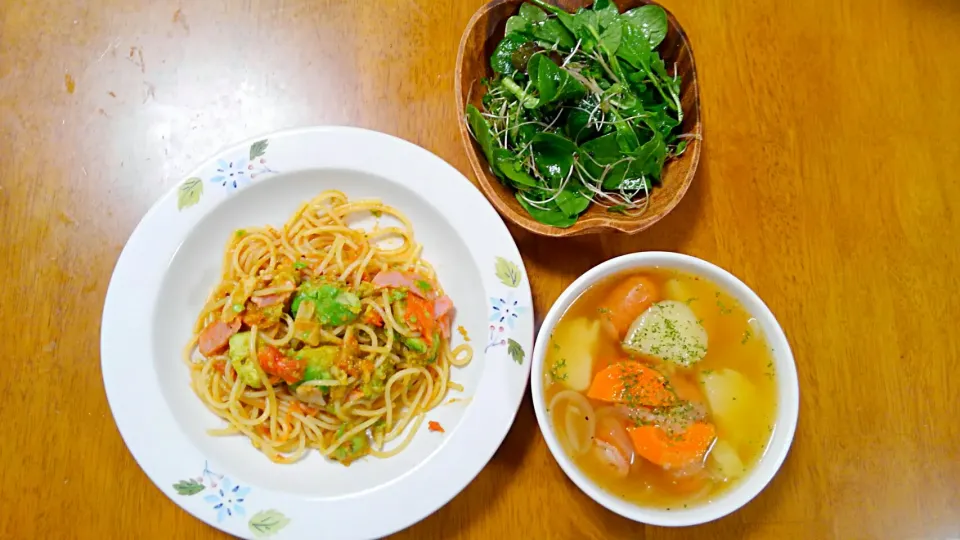 ３月３０日　トマトとアボカドとハムのパスタ　サラダ　野菜スープ|いもこ。さん