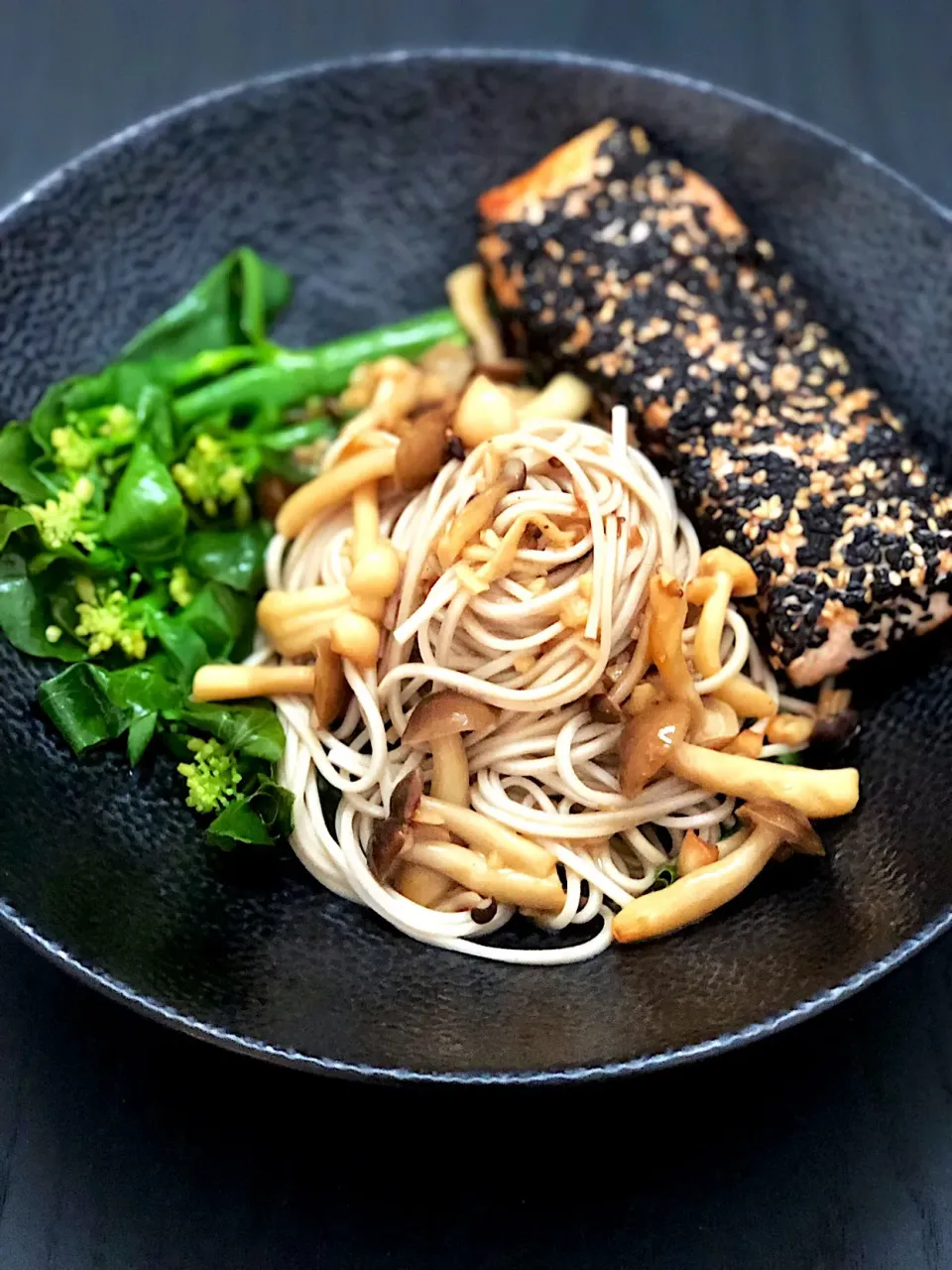 Sesame crusted salmon, buckwheat Noodles, shimeji mushrooms and baby kai lan.|12Dragonさん