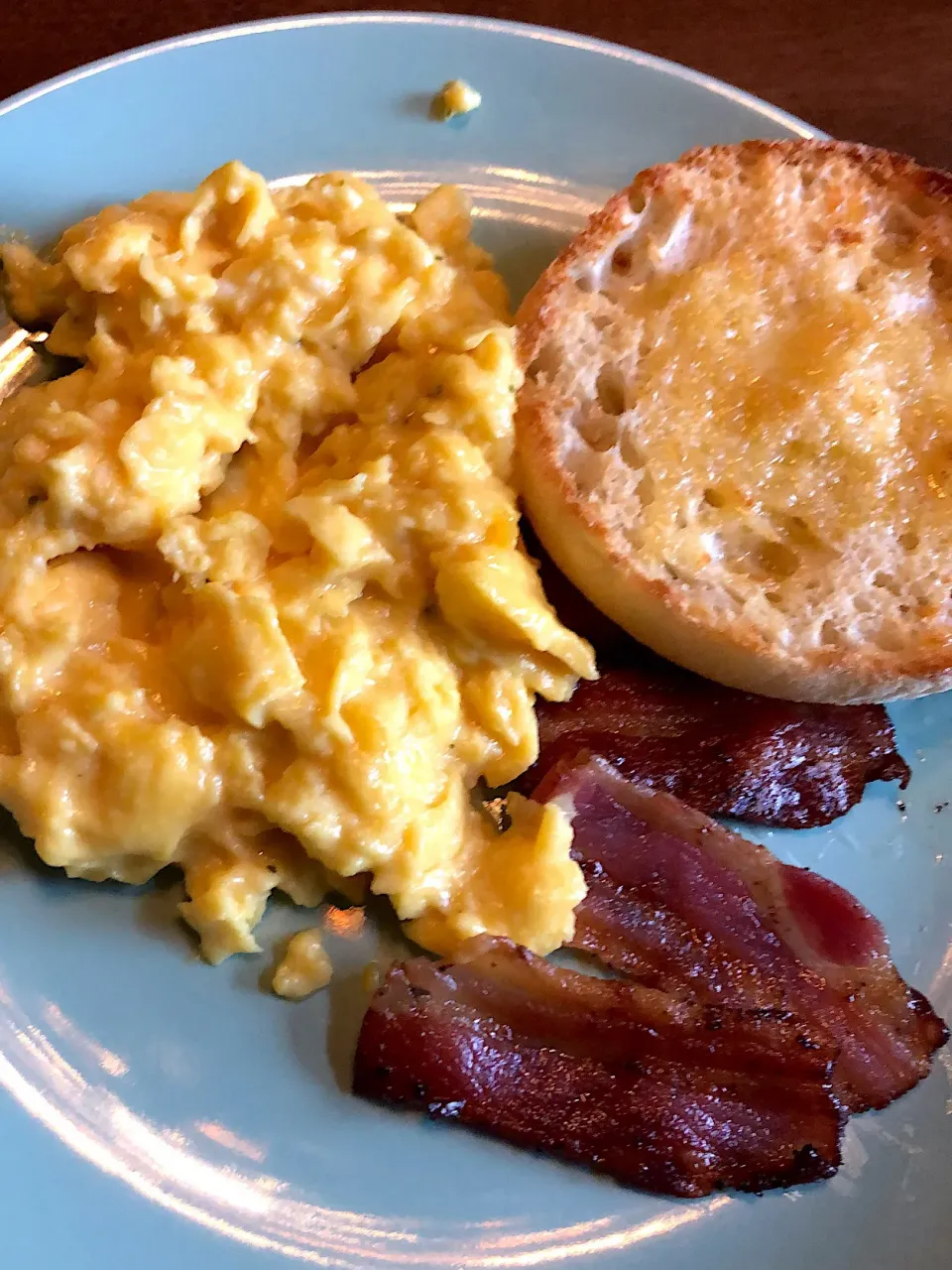 Goat cheese scrambled eggs with bacon|Chris Shannonさん