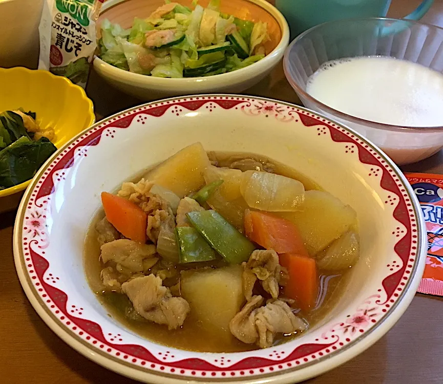 アル中病棟の晩ごはん⭐️⭐️🔆
ごはん🍚  肉じゃがカレー風味🥓🥔🍛  ツナサラダ🐟🥗  和え物  みかん入り牛乳ゼリー🍊🥛   
ふりかけ|ぽんたさん