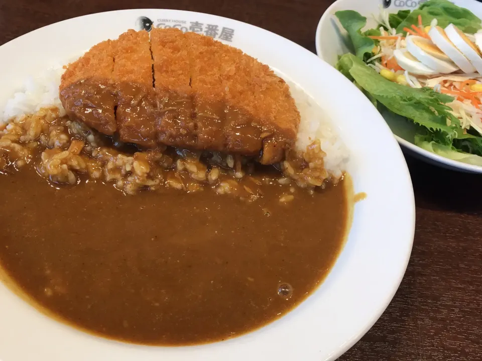 ロースかつカレー3辛🍛
たまごサラダ|まさとさん