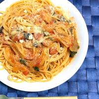 鶏モモとほうれん草のチーズトマトパスタ