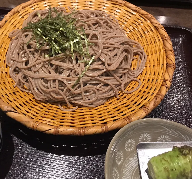 今日は寒いですわよね⛄️そんな日は、キリリと冷水で〆られたざる蕎麦で身も心も冷やしましょうぞ🤣|にゃあ（芸名）さん