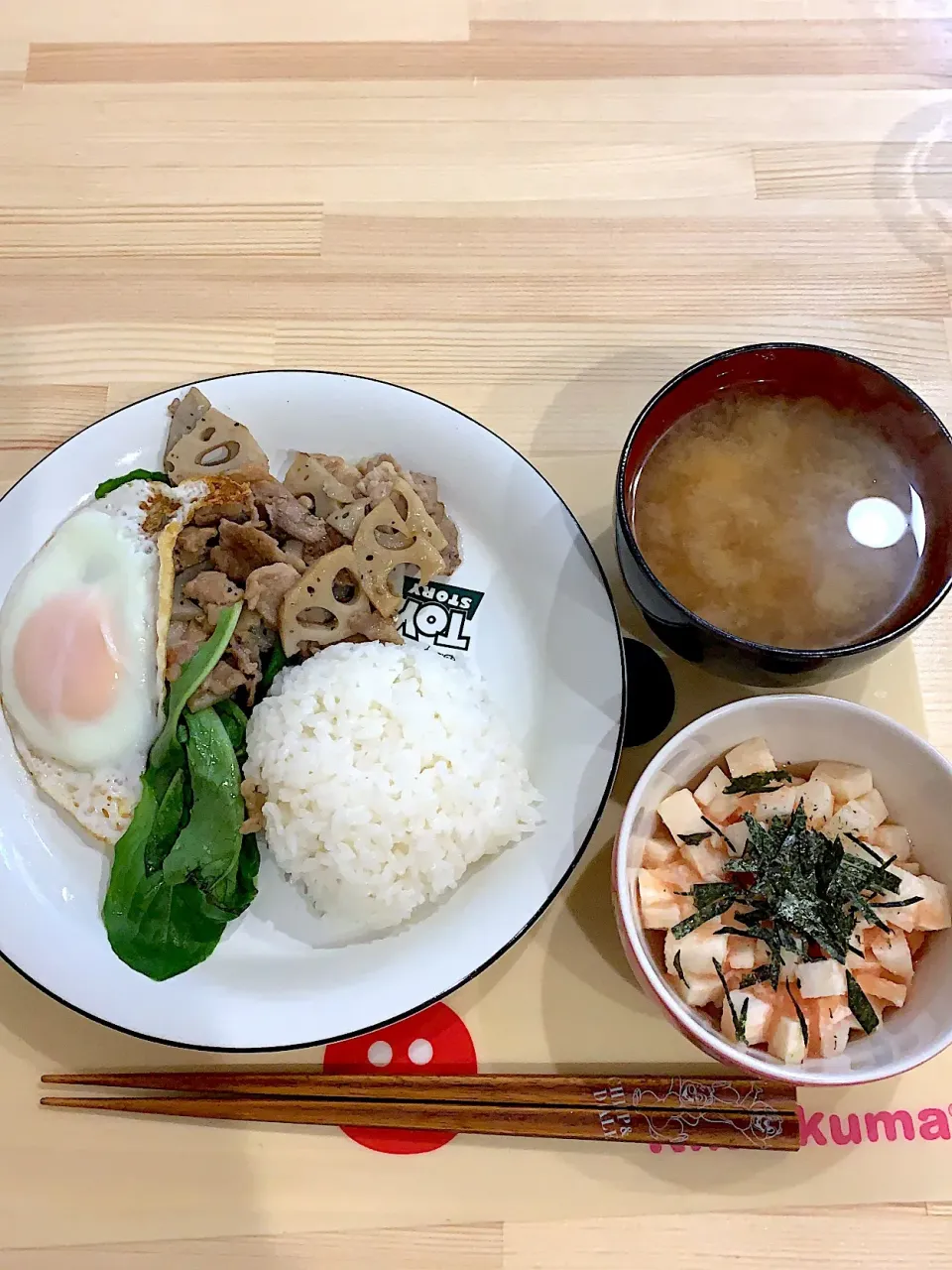 Snapdishの料理写真:・豚れんこんのウマだれ炒め
・コロコロ長芋の明太子和え
・豆腐とネギのお味噌汁|ぺろたんさん