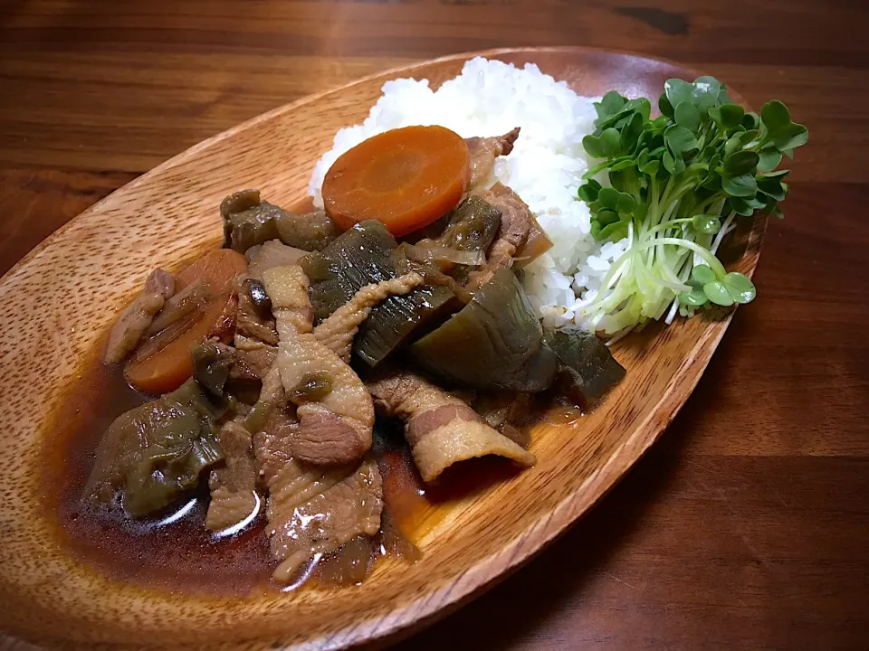 豚バラ茄子煮かけご飯🍖🍆🍚|ぱぴこ家さん