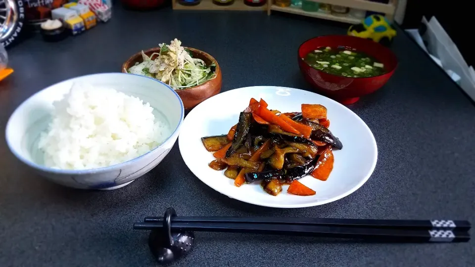 Snapdishの料理写真:肉抜きオイスター炒め
白菜とツナのサラダ
神様から貰った水の白米|masaki .fさん