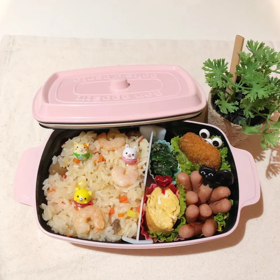 4/11❤︎娘の海老ピラフ🦐お弁当❤︎ 
#今日のお弁当 #弁当 #お昼ごはん #娘弁当 #ランチ|Makinsさん