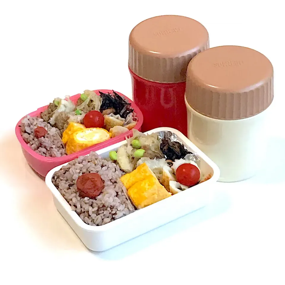 Snapdishの料理写真:旦那さんと娘っちのお弁当(^^)
 #お弁当  #16穀ごはん #なっちゃってシュウマイ #ひじきの煮物 #エノキと薄揚げと小松菜のお味噌汁|kakoさん