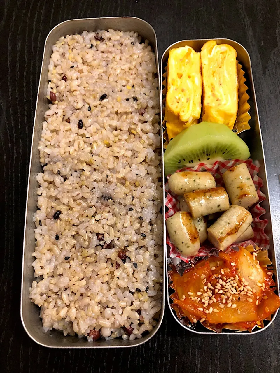 高校生の息子弁当#レモン&パセリの無塩せきウィンナー#ごまたまご巻き#キムチ炒め#雑穀玄米|Hi-Niさん