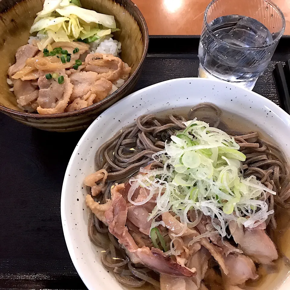 肉そば(冷)と豚バラ味噌焼丼セット@河北や(神田)|塩豚骨さん