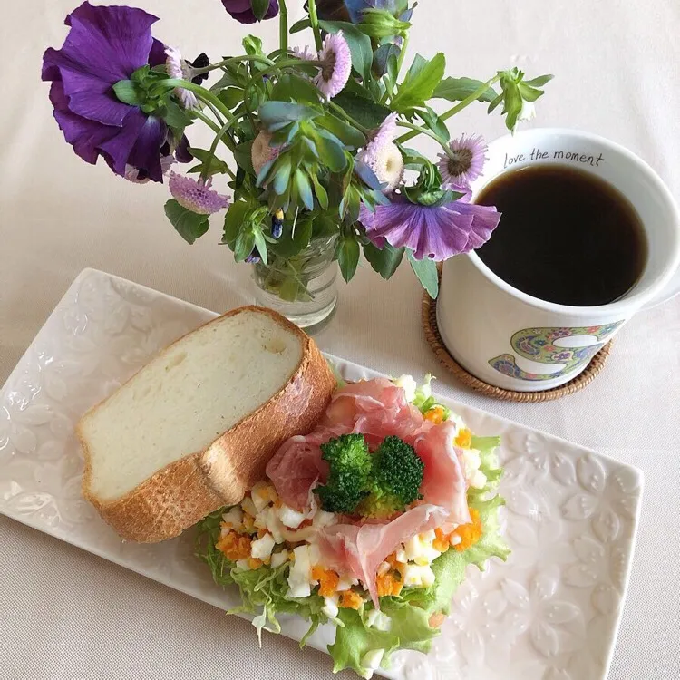 Snapdishの料理写真:4/11❤︎ミモザサラダ風ソフトフランスパンサンド🌼🌱🌼🌱
#晩ごはん #おうちごはん #おうちカフェ #生ハム #半熟たまご #ソフトフランス #ソフトフランスパンサンド #自家製サンド|Makinsさん