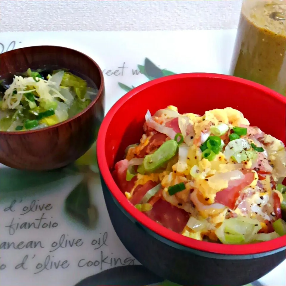 お手軽な惣菜焼き豚で丼ぶり( ▔･ω･▔ )|みるくここあさん