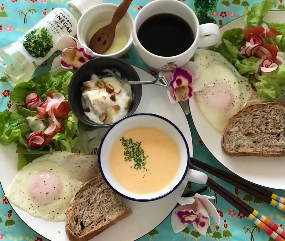 Snapdishの料理写真:ワンプレート朝ゴパン🥰白ワインビネガーバジルとオリーブのサラダ🥗 #ミツカンさんありがとう  #snapdishさんありがとう|noeさん