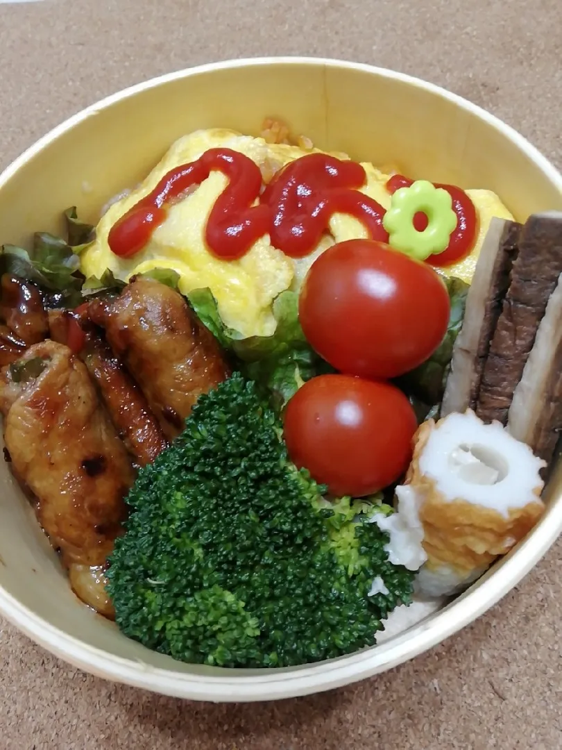 2019/4/12
オムライスと
　豚バラいんげん巻き照り焼き弁当🍱|たえさん