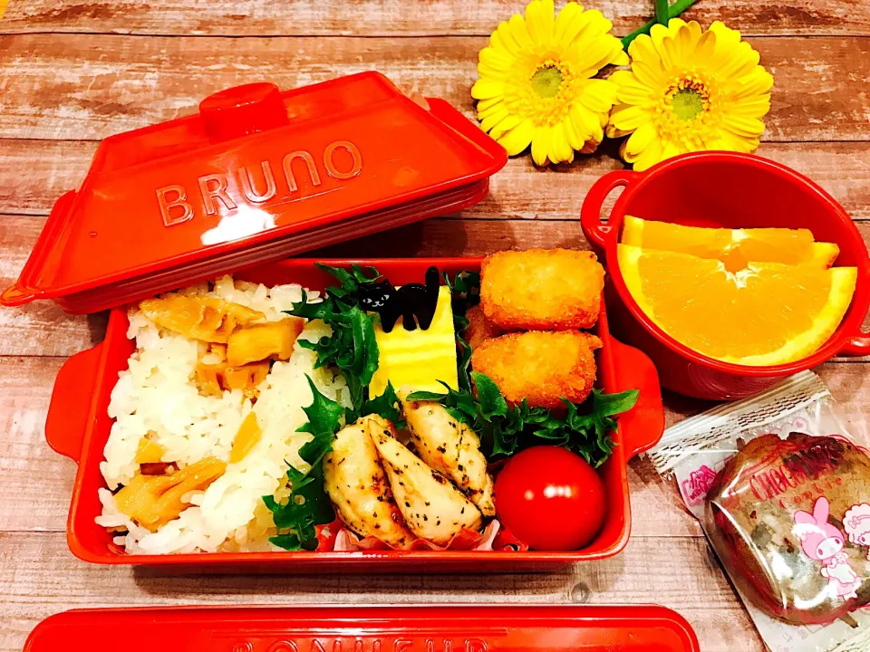 JKお弁当
#鶏ささみのハーブ焼き
#卵焼き
#ハッシュドポテト
#とまと
#筍ごはん
#オレンジ|あお♡あおさん