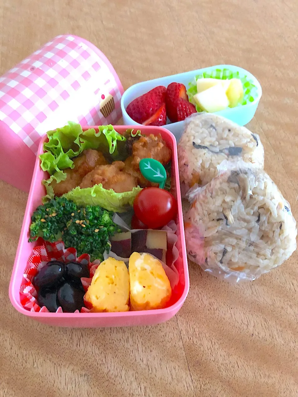 炊き込みご飯のおにぎり弁当|Sakikoさん