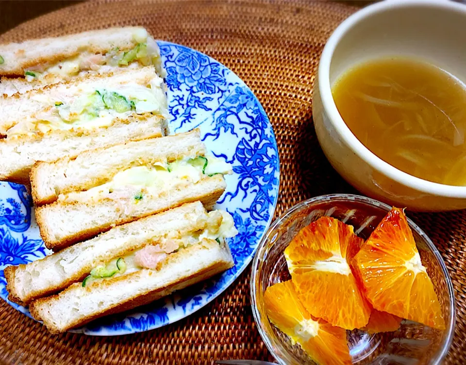 ポテサラサンドの朝ごはん|江口亜梨子さん