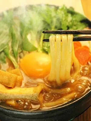 楽天出店店舗：さぬきうどんの亀城庵さんの讃岐うどんで名古屋風味噌煮込みうどん #楽天レシピ|楽天レシピさん