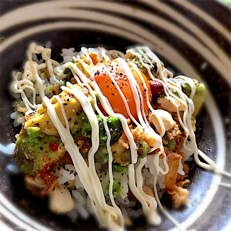 Snapdishの料理写真:アボカドユッケ丼🥑😊|ららさん