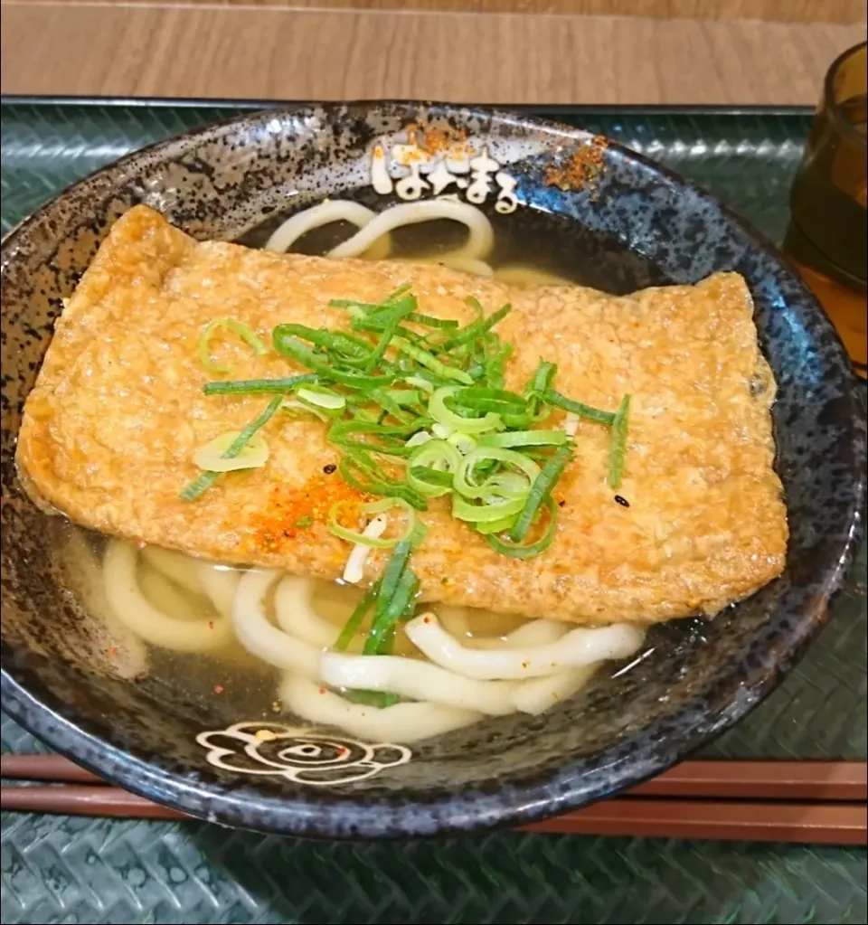 温かいきつねうどん🦊|しまだ ちえこさん