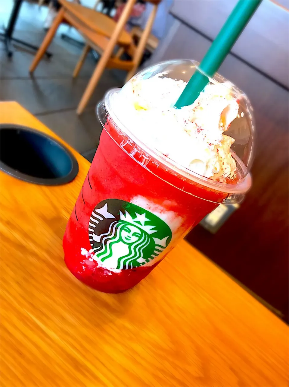 スタバのいちごのフラペチーノ🍓|keychanさん