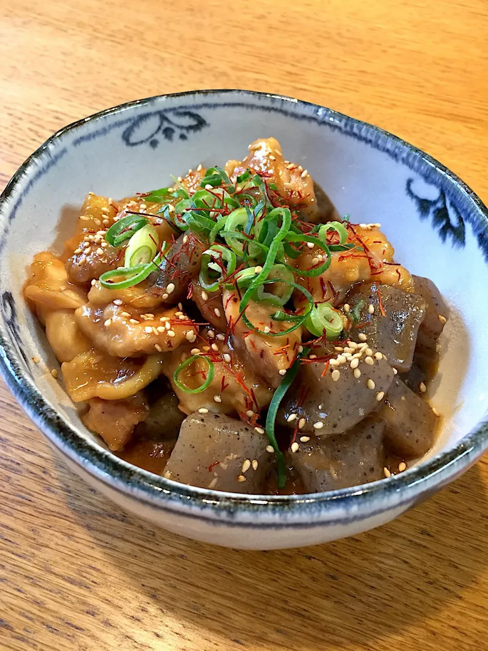 こんにゃくと鶏肉のとろとろこってり味噌煮|まつださんさん