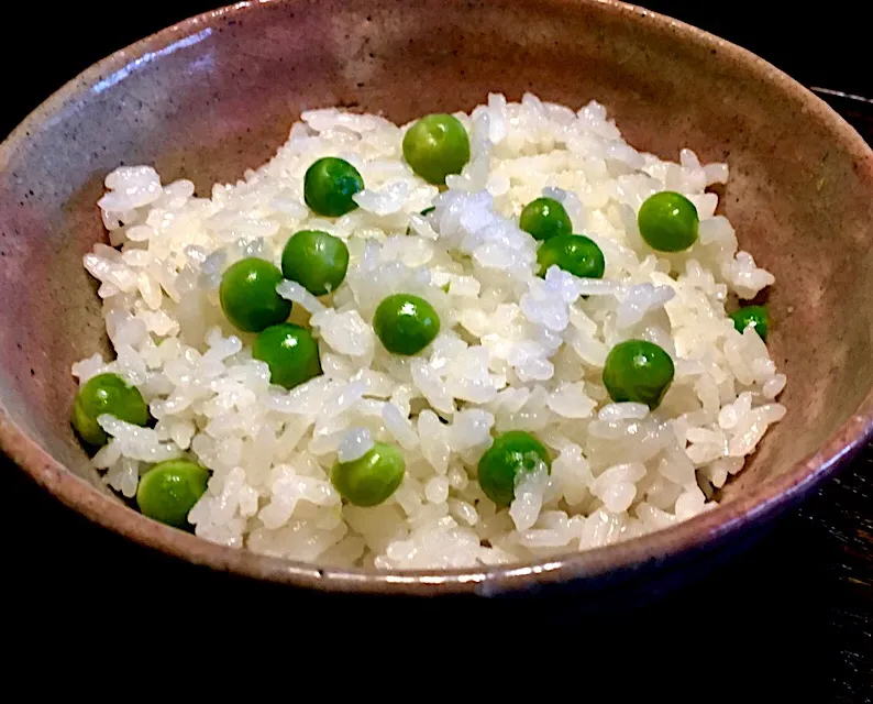 ウスイエンドウ豆ごはん
・ゆで汁で炊き上げ
・昆布出汁
・萩焼御飯茶碗で|mottoさん