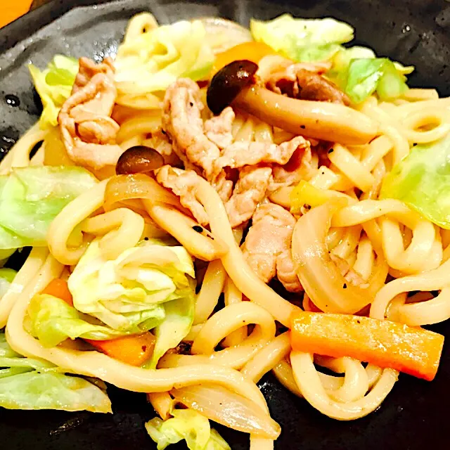 Snapdishの料理写真:焼うどん
お醤油味の焼うどん
#焼うどん|あお♡あおさん