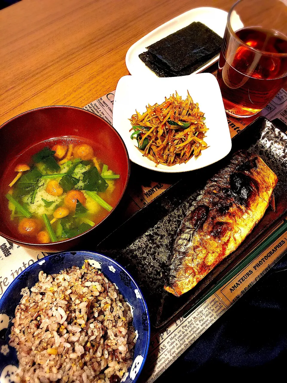 金平ごぼう♪
鯖🐟
なめ茸とほうれん草のお味噌汁〜🎶|Rakiaさん