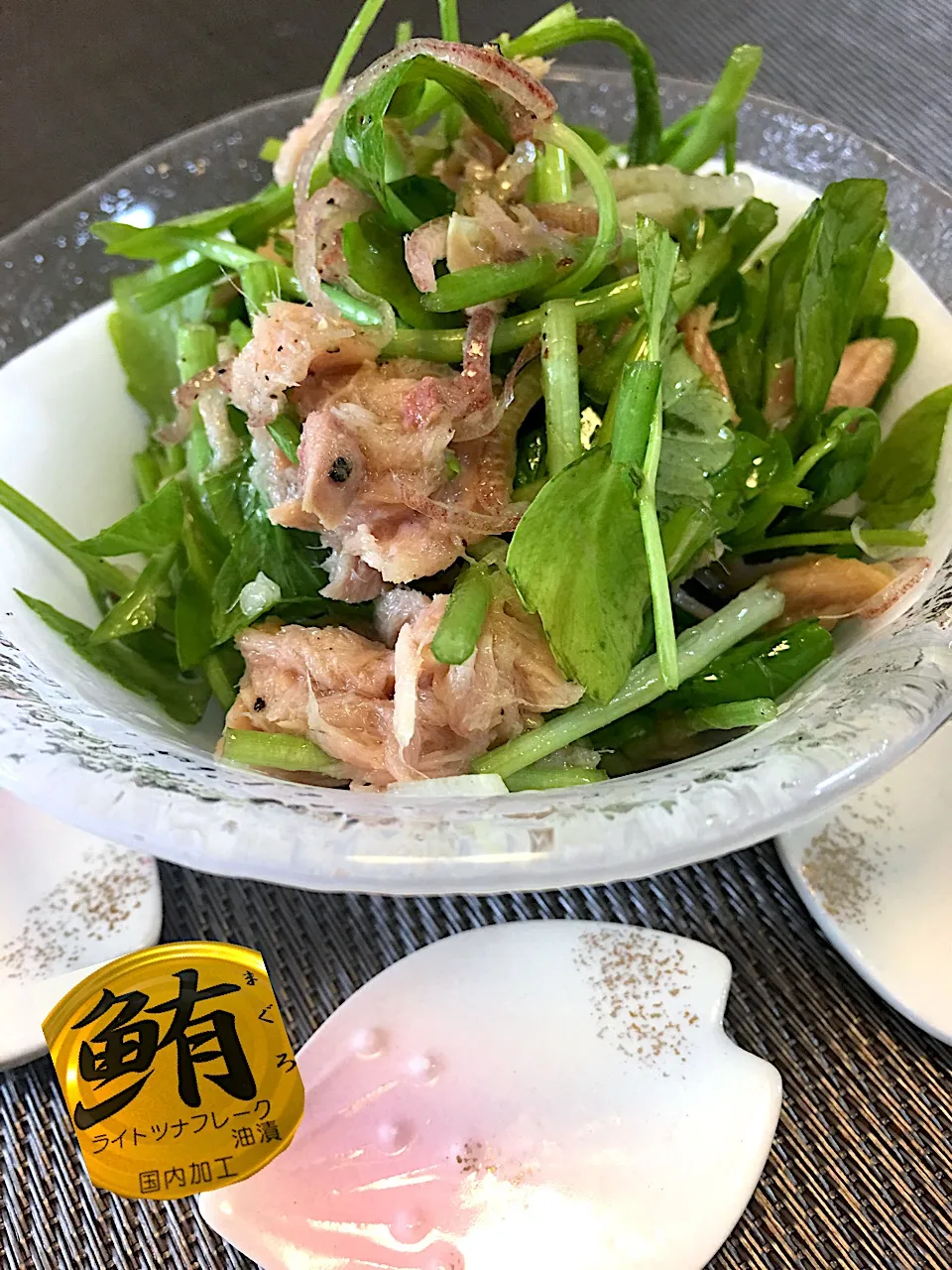 Snapdishの料理写真:ツナ缶でせりとミョウガの和え物❤黒コショウをパバっと( *˙ω˙*)و ｸﾞｯ!|MOMO-chan☻さん