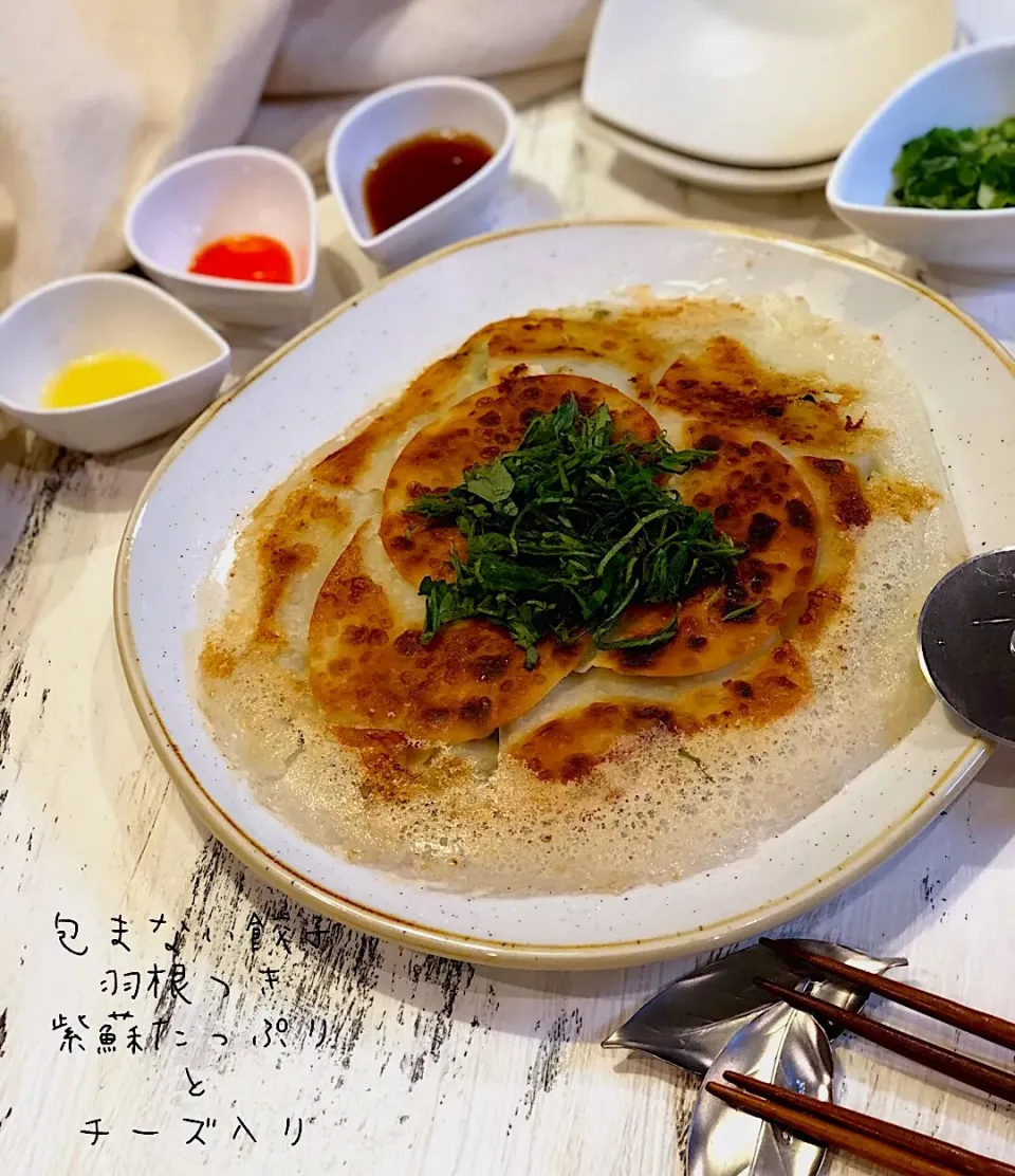 chiaki3さんの料理 包まない餃子 高菜とキャベツで香味野菜別🥟〜の
今夜は青じそとチーズたっぷりで🧀
#包まない餃子#時短#簡単|chiaki3（平川ちあき）さん