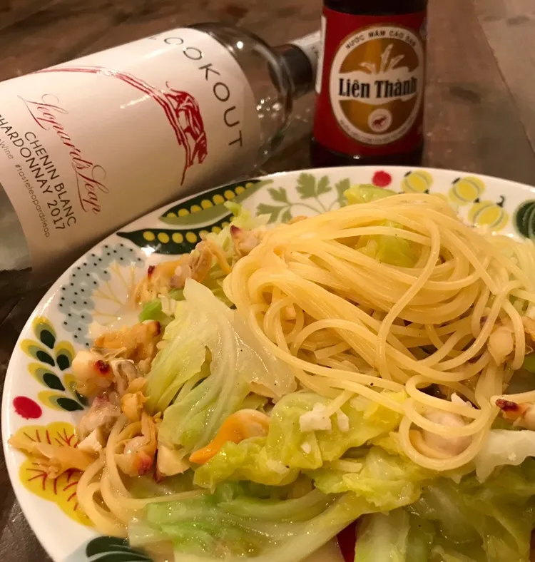 Snapdishの料理写真:春キャベツとバカ貝（アオヤギ）のパスタ、ニュクマム風味|koji toyodaさん