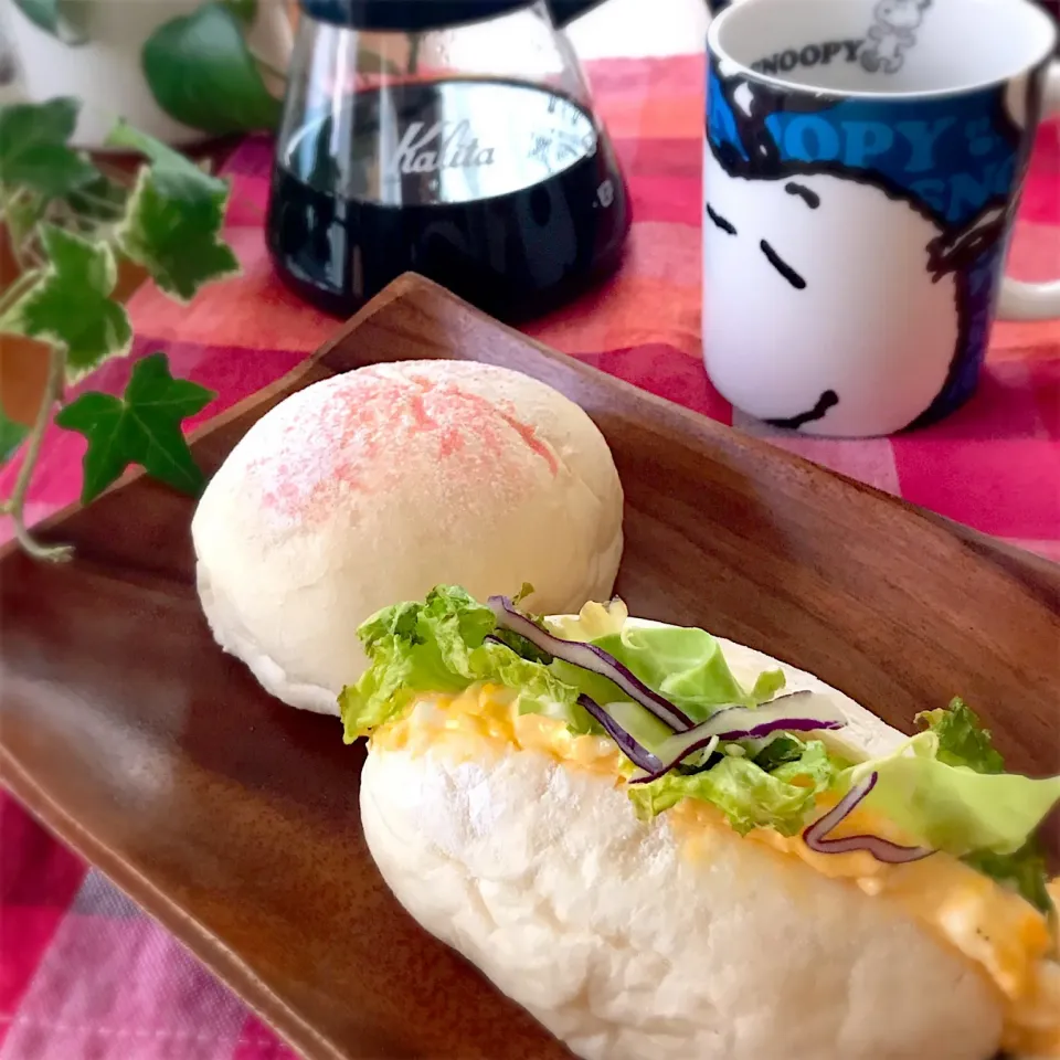 朝ごパン...♪*ﾟ  卵サンド&桜あんぱん🌸|ばろんさん