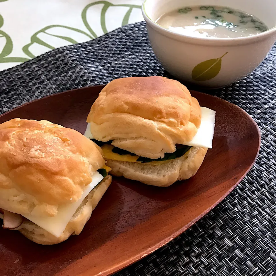 Snapdishの料理写真:塩パンサンドの朝ごはん〜(*˙︶˙*)☆*°|てるみさん