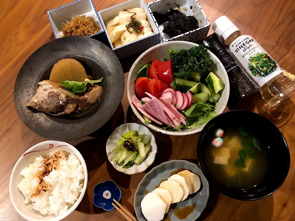 Snapdishの料理写真:鯛のアラの煮付け定食|こんぶさん