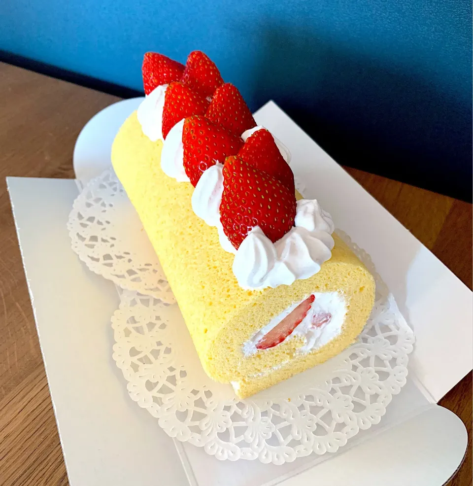 Snapdishの料理写真:苺のロールケーキ🍓|きゅうちゃんさん