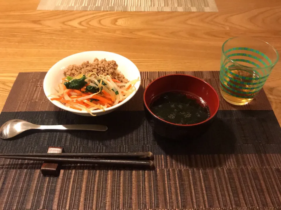 Snapdishの料理写真:ワカメスープとビビンバ|今野克彦さん