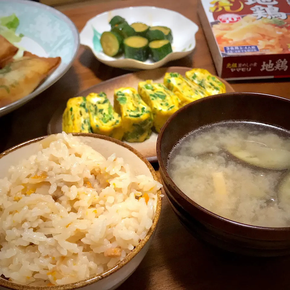 #炊き込みご飯   #ピリ辛きゅうり  #ニラ入り玉子焼き   #ナスの味噌汁|まきさん