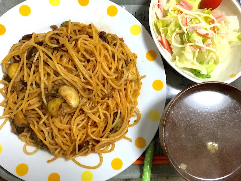 ナスとひき肉のスパゲッティ、オニオンスープ、サラダ|あんこさん