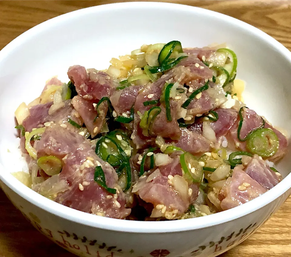 マグロのごま風味漬け丼|まぁたんさん