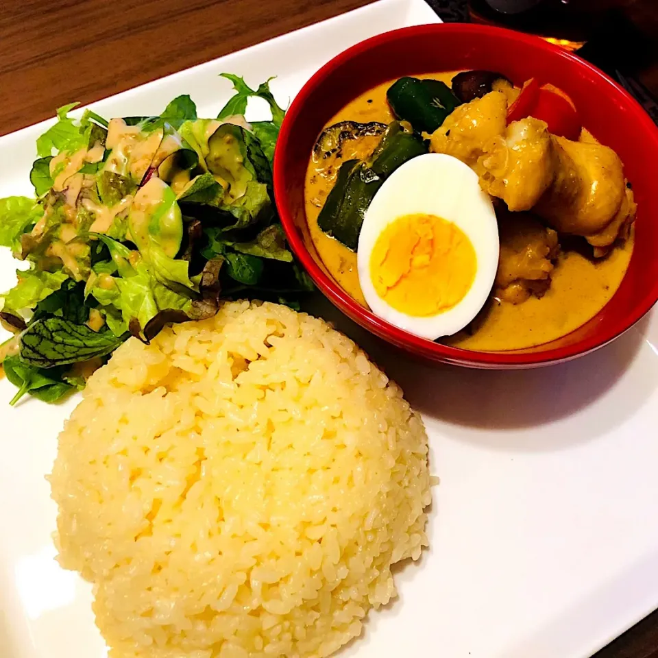 Snapdishの料理写真:インド🇮🇳カレーに挑戦！
→インド風スープカレーに 笑
ご飯はジャスミン茶で炊き上げ🍚|Rakiaさん